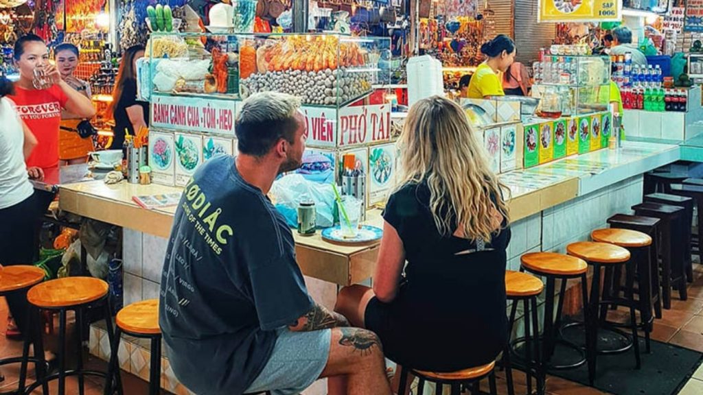 ẩm thực chợ bến thành bún riêu bánh bèo khu ăn uống