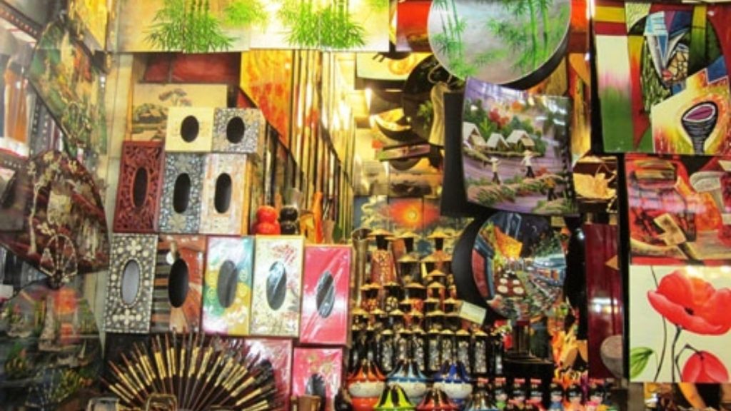mua sắm chợ bến thành quà lưu niệm thủ công mỹ nghệ